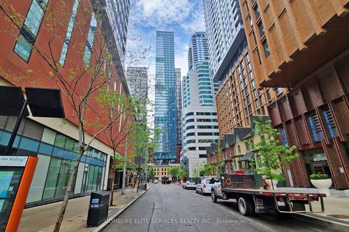 703-327 King St W, Toronto, ON, M5V0W7 | Card Image