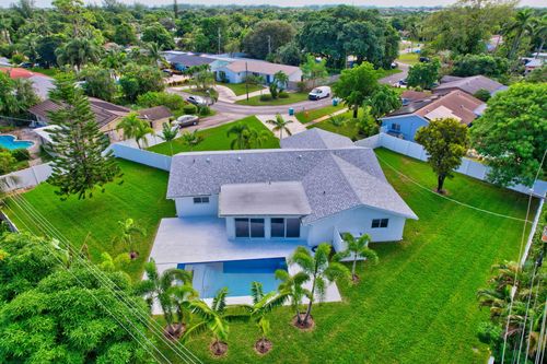 135 Se 28th Ct, Boynton Beach, FL, 33435-7612 | Card Image