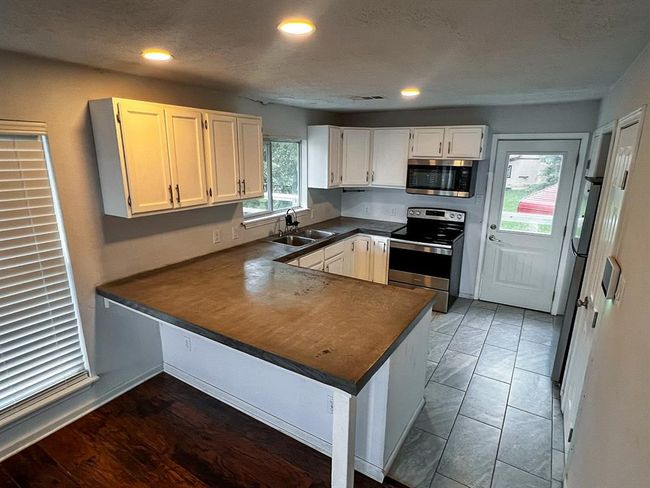 239 Cove View Dr, House other with 3 bedrooms, 2 bathrooms and 2 parking in Trinity TX | Image 5
