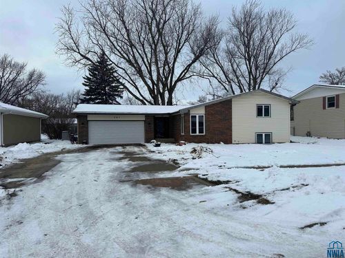 501 Bulow St, Vermillion, SD, 57069-3603 | Card Image