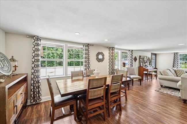 3231 Charles Ave, House other with 3 bedrooms, 2 bathrooms and 2 parking in Groves TX | Image 8