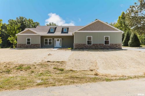 704 Jonathon Ln, Carterville, IL, 62918-1060 | Card Image