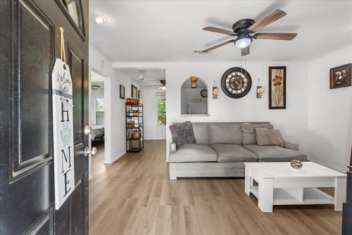 1312 22nd St N, Texas City, TX, 77590-5040 | Card Image