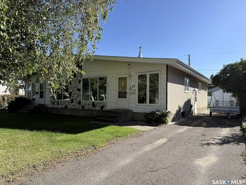 433-435 25th Street E, Prince Albert, SK, S6V1T3 | Card Image