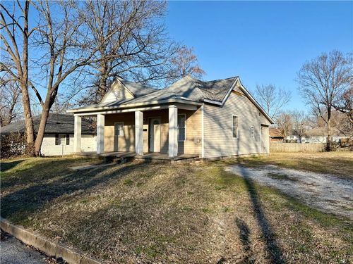 221 N Clay St, Nevada, MO, 64772-2213 | Card Image
