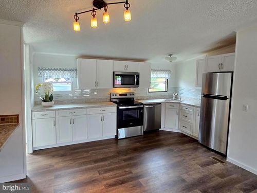 211 Merry St, HAMBURG, PA, 19526-8165 | Card Image