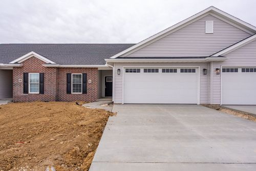 4 Frank Ct, Le Claire, IA, 52753-9817 | Card Image