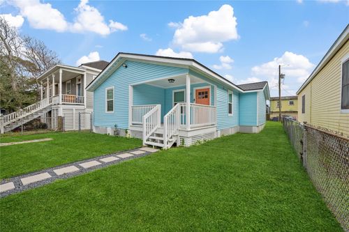 2811 Avenue O 1/2, Galveston, TX, 77550-6853 | Card Image