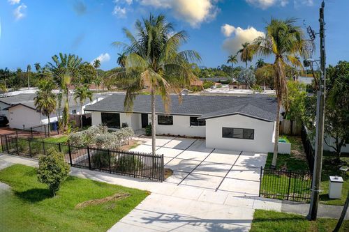 1860 Ne 199th St, Miami, FL, 33179-3120 | Card Image