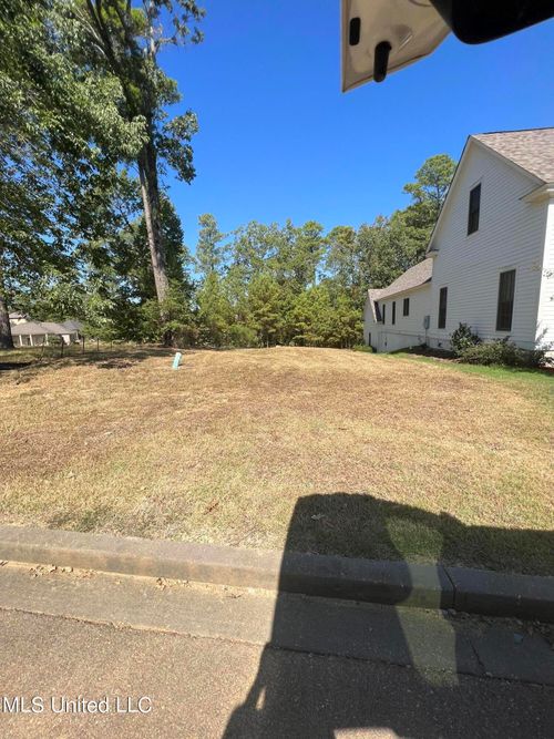 196 N Natchez Dr, Madison, MS, 39110-6912 | Card Image