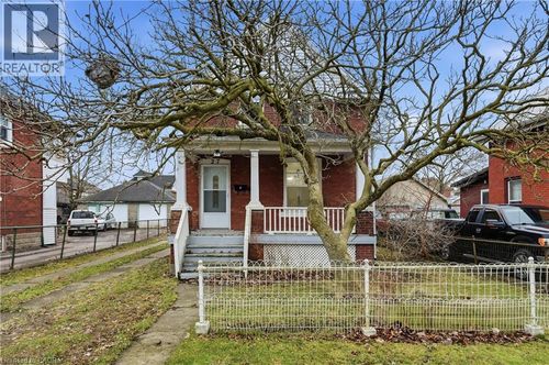 27 Albert St, Welland, ON, L3B4L1 | Card Image