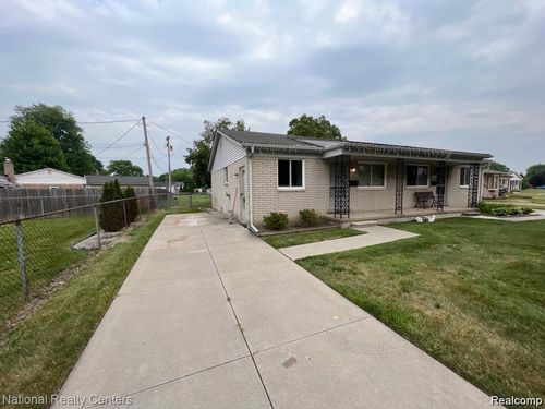 30824 Greater Mack Avenue, St Clair Shores, MI, 48080 | Card Image