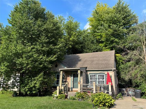16560 Fenton St, Detroit, MI, 48219-3634 | Card Image