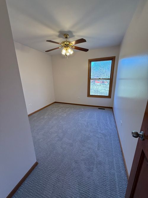 8885 Dryden St, Woodridge, IL, 60517-7528 | Card Image