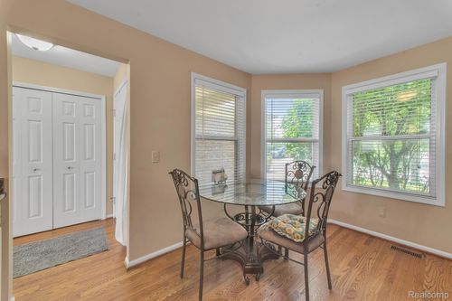 20838 Sleepy Hollow Dr, Macomb, MI, 48044-6345 | Card Image
