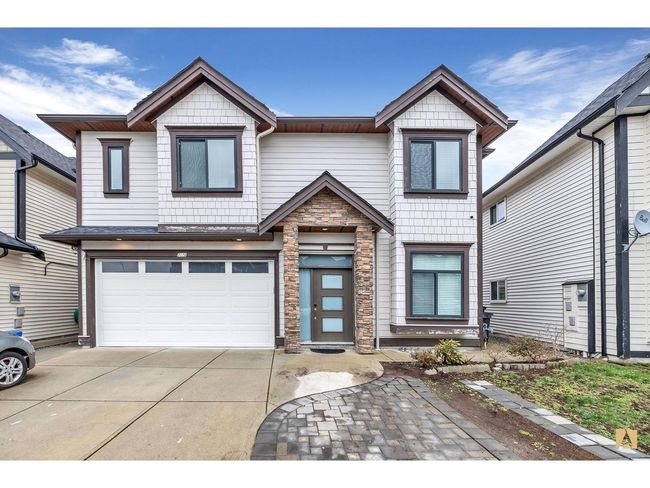 3176 Engineer Crescent, House other with 5 bedrooms, 4 bathrooms and 4 parking in Abbotsford BC | Image 1