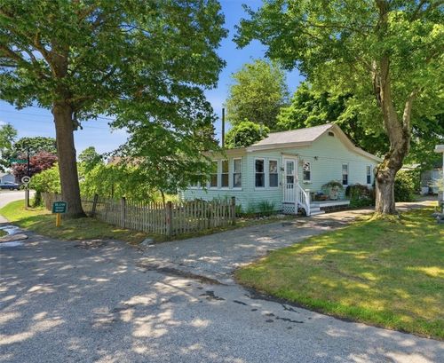 286 Namquid Dr, Warwick, RI, 02888-5630 | Card Image