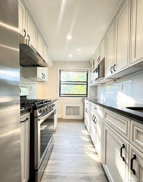 b-6943 136th Street, New York, NY, 11367 | Card Image