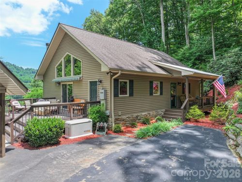 39 Maplewood Dr, Maggie Valley, NC, 28751-8879 | Card Image