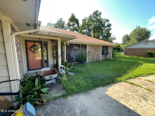 901 Tuckaho Dr, Columbus, MS, 39702-3103 | Card Image