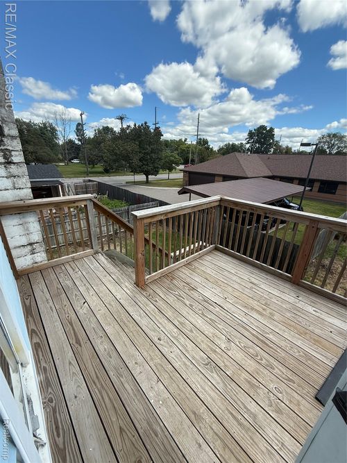 124 Warren St, South Lyon, MI, 48178-1193 | Card Image