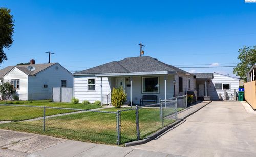 733 E 4th Avenue, Kennewick, WA, 99336 | Card Image