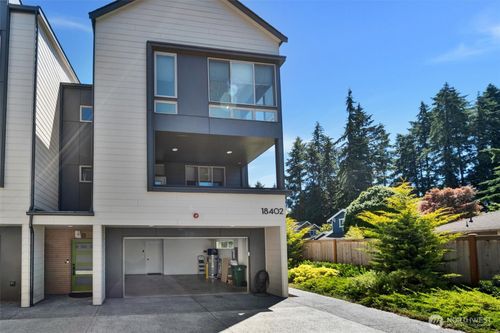a-18402 Corliss Ave N, Shoreline, WA, 98133-4613 | Card Image