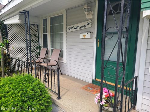 15892 Centralia, Redford, MI, 48239-3812 | Card Image