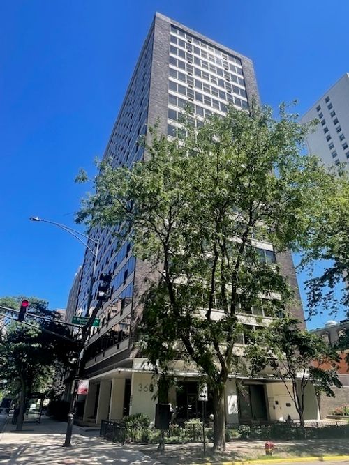 13d-360 W Wellington Ave, Chicago, IL, 60657-5676 | Card Image
