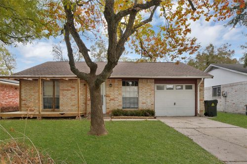4819 Hannas Reef Dr, Bacliff, TX, 77518-2416 | Card Image