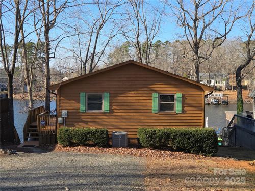 174 N Shoreline Dr, Badin Lake, NC, 28127-6620 | Card Image
