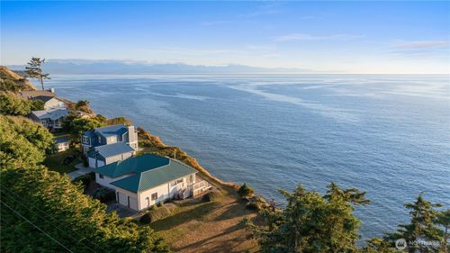 2377 W Beach Rd, Oak Harbor, WA, 98277-8800 | Card Image