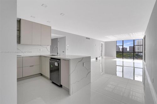 apt-1233-20379 W Country Club Dr, Aventura, FL, 33180-1663 | Card Image