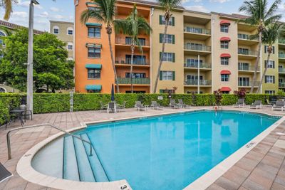 507 - 1640 Presidential Way, Condo with 3 bedrooms, 2 bathrooms and null parking in West Palm Beach FL | Image 1