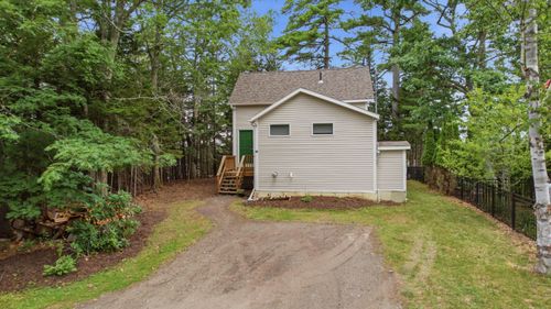91 Shore Dr, Freeport, ME, 04032-6314 | Card Image