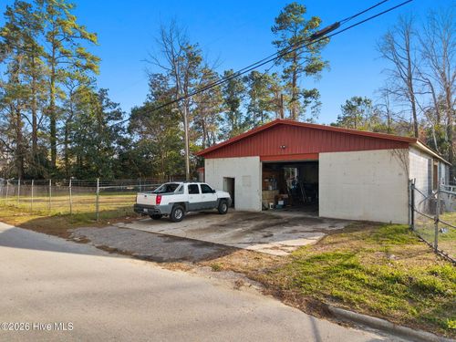 101 Watering St, Tabor City, NC, 28463-1639 | Card Image