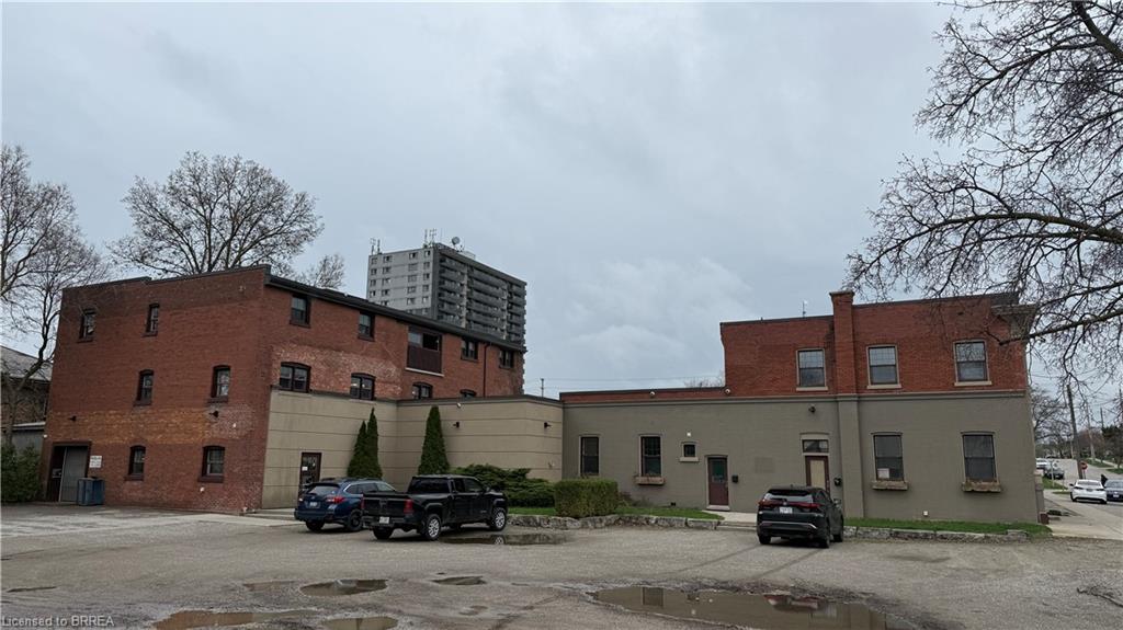Commercial Lease in Brantford 3