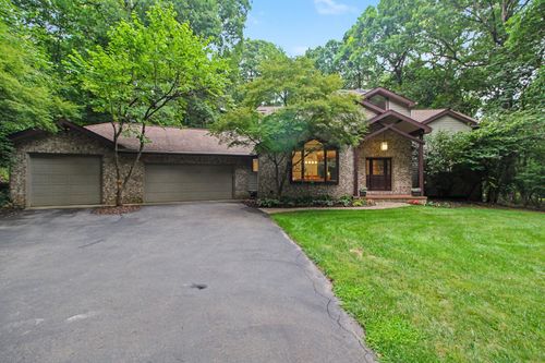 7493 Black Forest Dr, Dexter, MI, 48130-9676 | Card Image