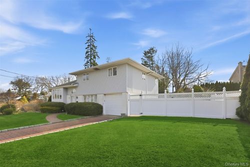 15 5th Pl, Syosset, NY, 11791-3605 | Card Image