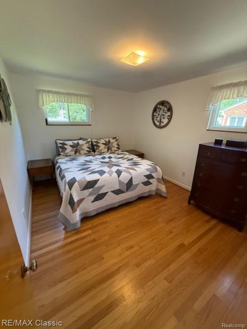 32354 Leelane, Farmington, MI, 48336-2430 | Card Image