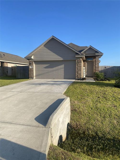 17768 Lionheart Rd, Conroe, TX, 77306-2210 | Card Image