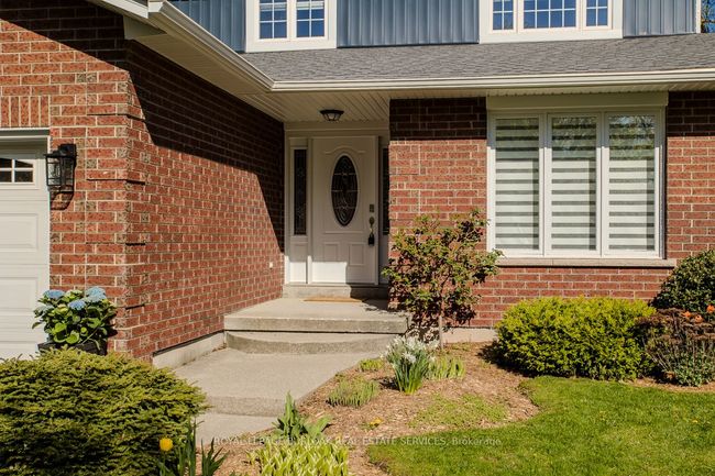 11 Norma Cres, House other with 5 bedrooms, 4 bathrooms and 4 parking in Ancaster ON | Image 4