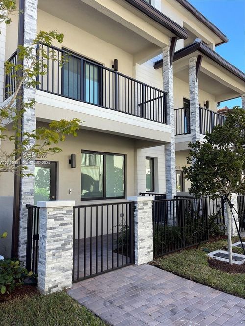 4576 Nw 83rd Path, Doral, FL, 33166-5936 | Card Image