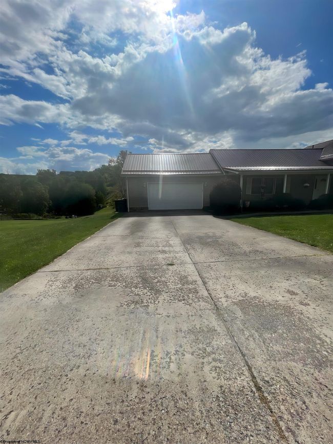 490 Deer Creek Ln, House other with 3 bedrooms, 3 bathrooms and 3 parking in Buckhannon WV | Image 23