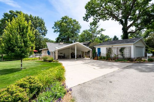 25130 Arrowhead Ln, Hudson, IL, 61748-7400 | Card Image