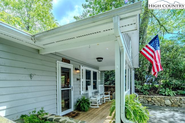 492 Skyland View Dr, House other with 3 bedrooms, 2 bathrooms and null parking in Blowing Rock NC | Image 4