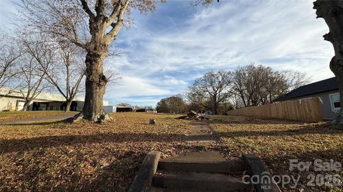 704 E Grover St, Shelby, NC, 28150-4036 | Card Image