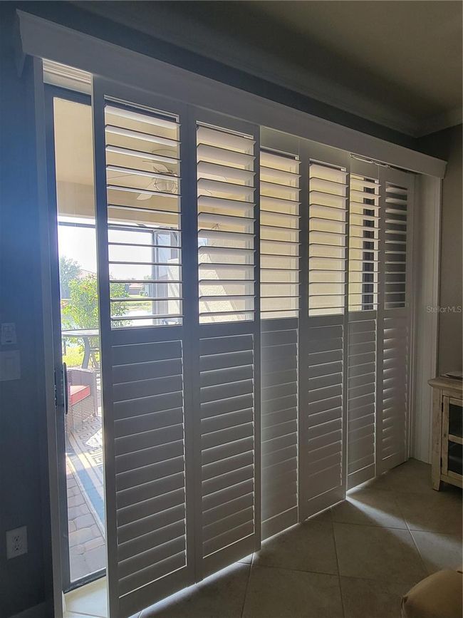Shutters open at top or bottom or both | Image 15