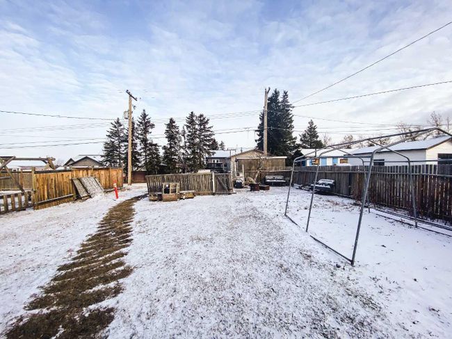 4405 47 Street, Home with 2 bedrooms, 1 bathrooms and 2 parking in Spirit River AB | Image 35