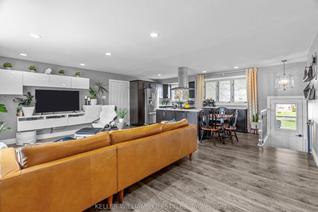 60 Main St S, House other with 3 bedrooms, 2 bathrooms and 4 parking in Forest ON | Image 7